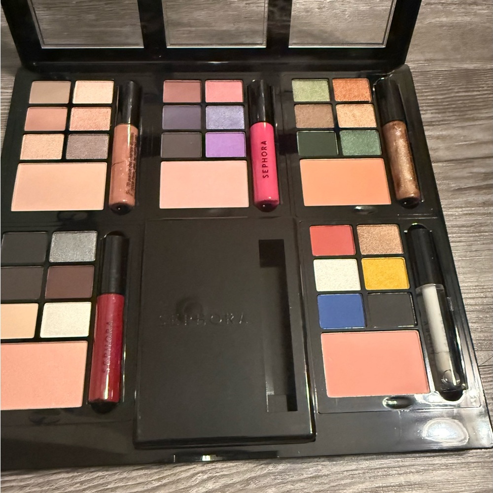 Sephora Eyeshadow Palette with Matte and Shimmer Finishes